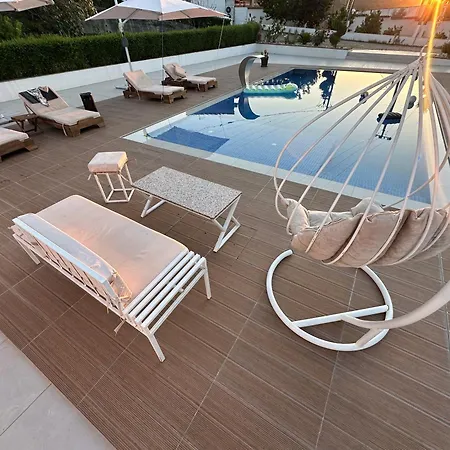 Vini Luxury Villa